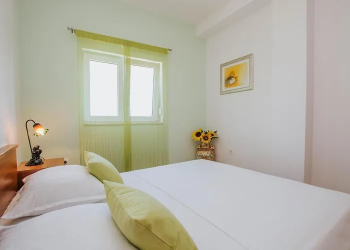 Marinela Τρογκίρ